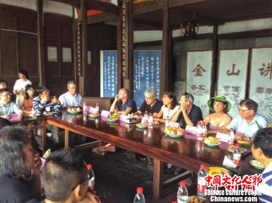 中法艺术家共话绘画艺术 罗媛安 摄