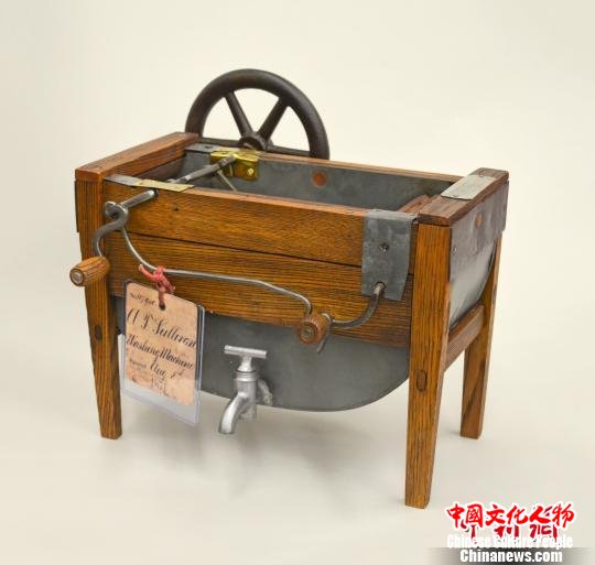 展品之一：改进型洗衣机 钟欣 摄